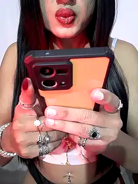 Cutie-Whiskey1 online show from November 2025 06:18:02 PM