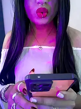 Cutie-Whiskey1 online show from November 2025 09:00:02 AM