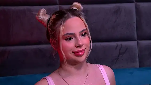 YssabelFox online show from December 2025 02:15:01 PM