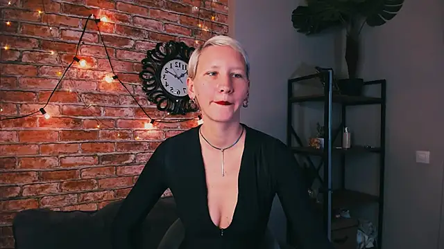 Snapshot of Kim_Waite chatting on September 2025 02:19:01 PM Kim Waite online show from September 2025 02:19:01 PM