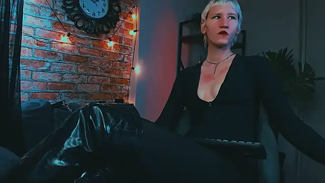 Snapshot of Kim_Waite chatting on October 2025 01:45:02 PM Kim Waite online show from October 2025 01:45:02 PM