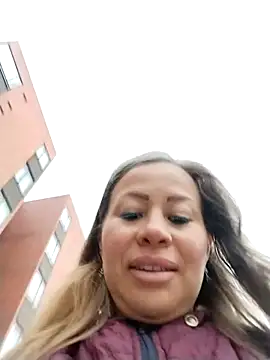 LaraCaliente online show from October 2025 10:19:01 PM