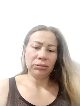 LaraCaliente online show from November 2025 02:11:01 AM