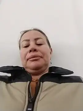 LaraCaliente online show from July 2026 02:33:01 PM
