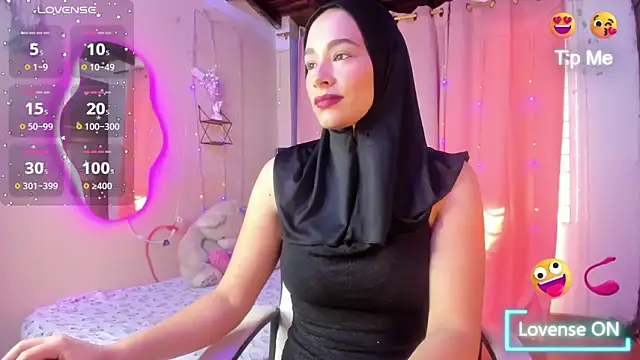 ShanaJamil online show from December 2025 01:31:01 PM