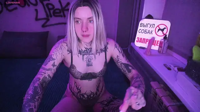 MonikaLowww online show from April 2026 03:02:01 PM