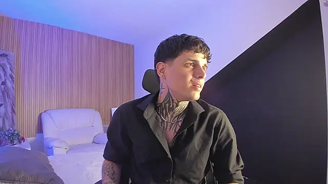 Declan-Fox online show from November 2025 05:18:02 AM