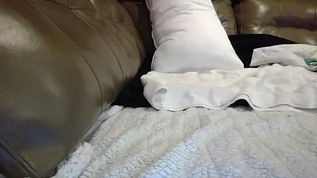 Snapshot of kinkyteenjt chatting on December 2025 01:58:02 AM kinkyteenjt online show from December 2025 01:58:02 AM