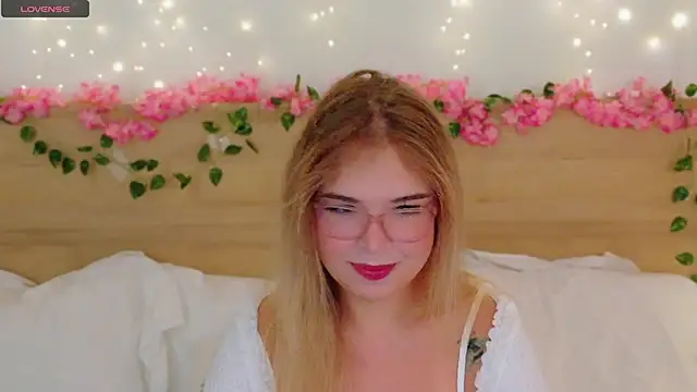 Lilith Bonheur online show from December 2025 09:23:02 PM