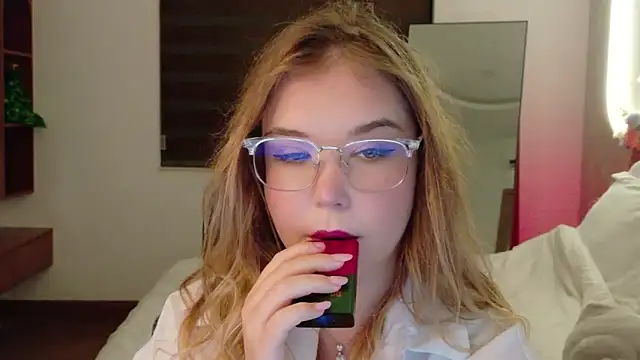 Lilith Bonheur online show from April 2026 09:46:01 PM