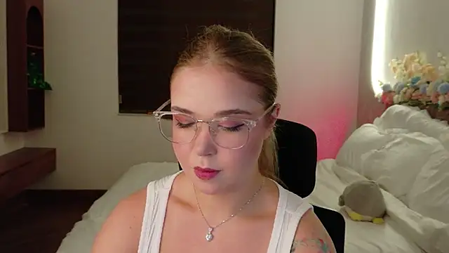 Lilith Bonheur online show from April 2026 09:37:01 PM