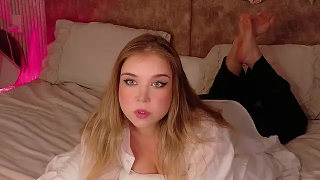 Snapshot of Lilith_Bonheur chatting on April 2026 05:15:01 PM Lilith Bonheur online show from April 2026 05:15:01 PM