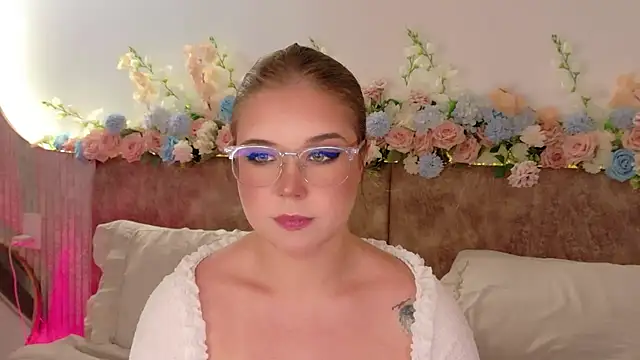 Snapshot of Lilith_Bonheur chatting on April 2026 11:13:01 PM Lilith Bonheur online show from April 2026 11:13:01 PM