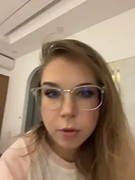 Snapshot of Lilith_Bonheur chatting on April 2026 04:15:01 PM Lilith Bonheur online show from April 2026 04:15:01 PM