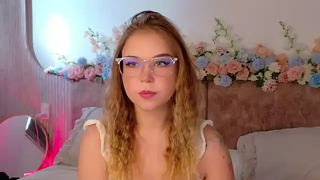 Snapshot of Lilith_Bonheur chatting on April 2026 12:28:01 AM Lilith Bonheur online show from April 2026 12:28:01 AM