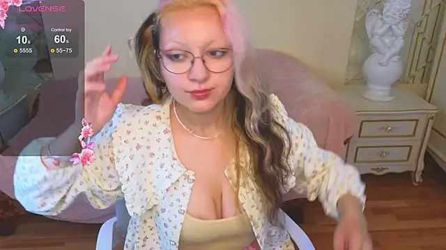 JuicyLullu online show from September 2025 04:25:01 AM