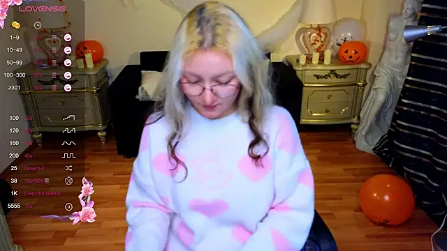 JuicyLullu online show from October 2025 11:33:02 AM