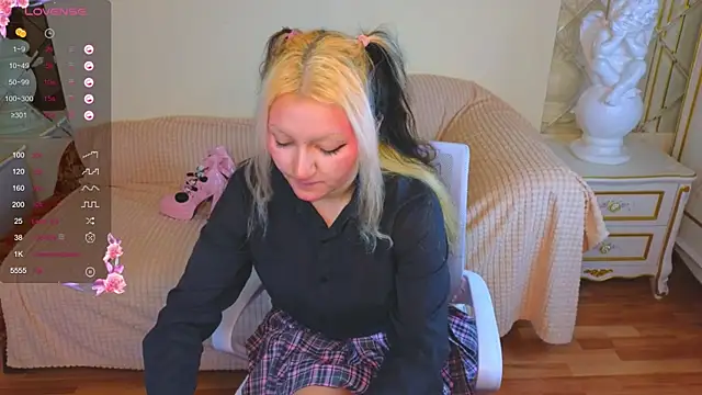 JuicyLullu online show from November 2025 11:40:02 AM