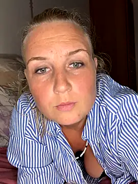 Snapshot of The_Real_Blondie chatting on September 2025 12:37:02 PM The Real Blondie online show from September 2025 12:37:02 PM