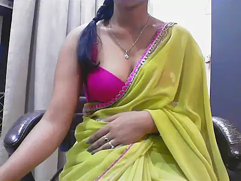 Snapshot of short_girl_ chatting on October 2025 04:37:01 PM short girl  online show from October 2025 04:37:01 PM