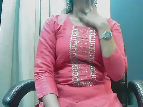 Snapshot of short_girl_ chatting on October 2025 04:39:02 PM short girl  online show from October 2025 04:39:02 PM