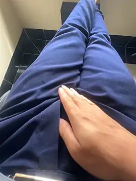 Snapshot of CZpublic chatting on October 2025 05:29:01 AM CZpublic online show from October 2025 05:29:01 AM