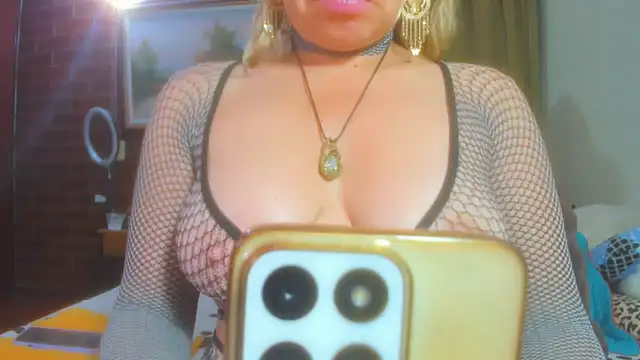 Snapshot of LatinaMature_ chatting on April 2026 04:27:01 AM LatinaMature online show from April 2026 04:27:01 AM