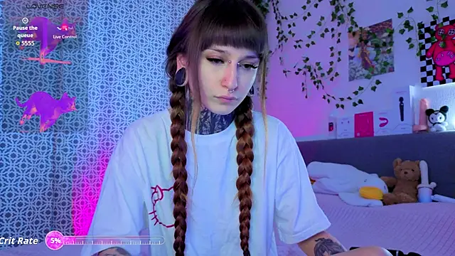 Snapshot of LilithPoison chatting on May 2026 06:02:02 PM LilithPoison online show from May 2026 06:02:02 PM