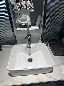 Snapshot of xiaobaimao6 chatting on October 2025 06:47:01 AM xiaobaimao6 online show from October 2025 06:47:01 AM