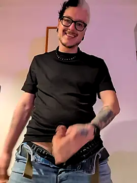 cruiserpup online show from December 2025 06:45:02 PM