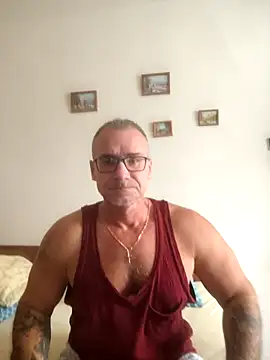 Snapshot of chcem1975 chatting on September 2025 11:43:01 AM chcem1975 online show from September 2025 11:43:01 AM