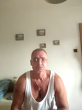 Snapshot of chcem1975 chatting on September 2025 07:42:01 AM chcem1975 online show from September 2025 07:42:01 AM