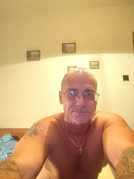 Snapshot of chcem1975 chatting on September 2025 08:54:01 PM chcem1975 online show from September 2025 08:54:01 PM