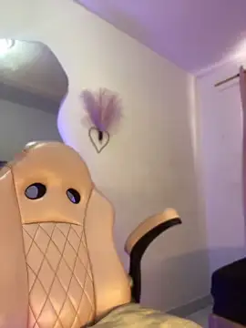 Mia royal online show from April 2026 07:15:02 PM