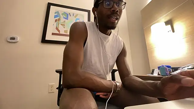 Snapshot of SandroSays chatting on December 2025 12:04:02 AM SandroSays online show from December 2025 12:04:02 AM