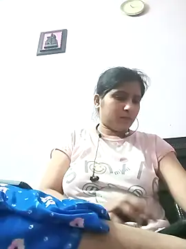 aliya-jaan71 online show from April 2026 05:43:01 PM