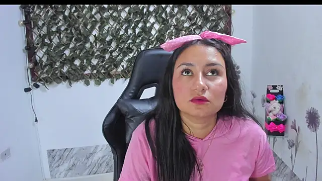 Luna021 1 online show from October 2025 07:56:02 PM