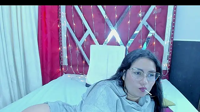 Luna021 1 online show from November 2025 12:05:02 PM