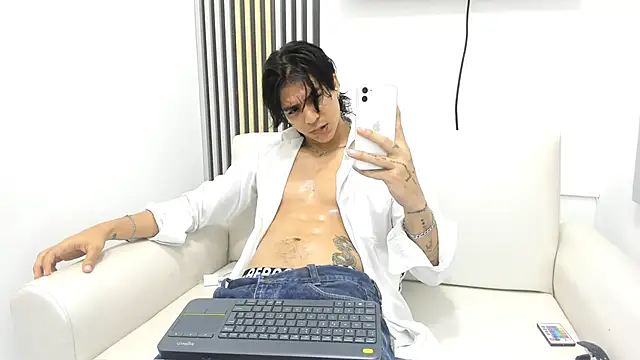 Snapshot of toji_luxxer chatting on September 2025 02:39:02 AM toji luxxer online show from September 2025 02:39:02 AM