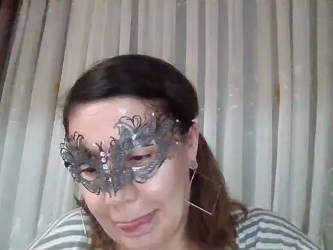 Lomivah online show from November 2025 07:01:02 PM