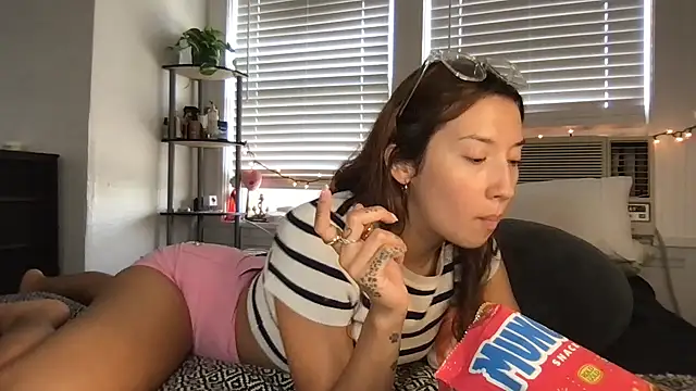 Snapshot of yoursweetestlilly chatting on September 2025 11:39:02 PM yoursweetestlilly online show from September 2025 11:39:02 PM