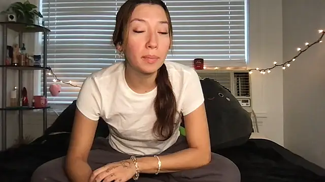 Snapshot of yoursweetestlilly chatting on November 2025 04:06:01 PM yoursweetestlilly online show from November 2025 04:06:01 PM