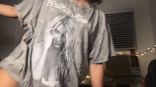 Snapshot of yoursweetestlilly chatting on March 2026 03:34:01 AM yoursweetestlilly online show from March 2026 03:34:01 AM