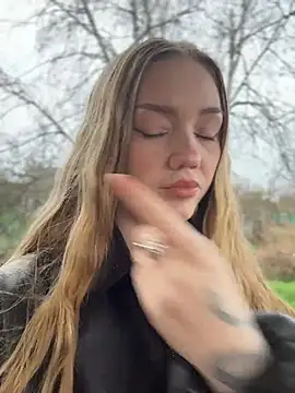 MilaMoone online show from April 2026 12:36:01 PM