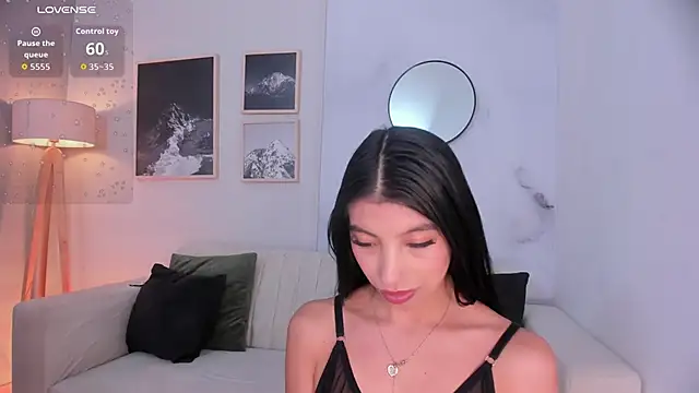 Tiffany Low online show from January 2026 01:37:02 PM