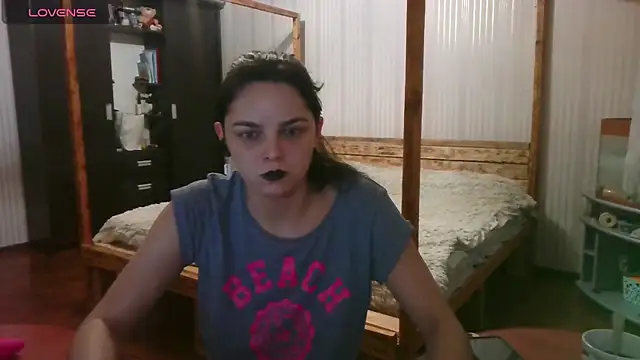 Snapshot of EthelsLover chatting on December 2025 01:38:01 PM EthelsLover online show from December 2025 01:38:01 PM