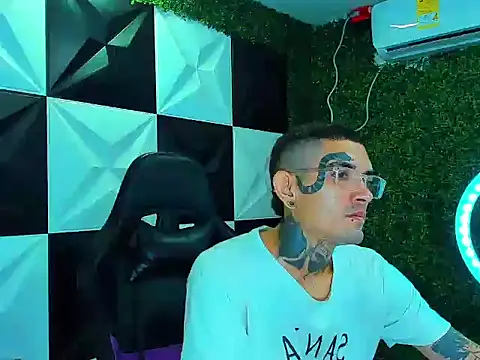 boy tatto777 online show from September 2025 01:24:02 PM