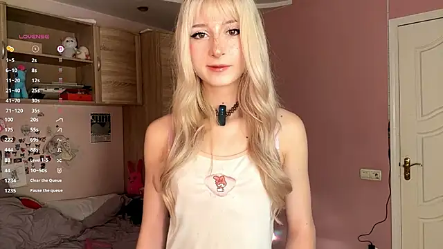 FridaAaberg online show from November 2025 07:03:02 AM