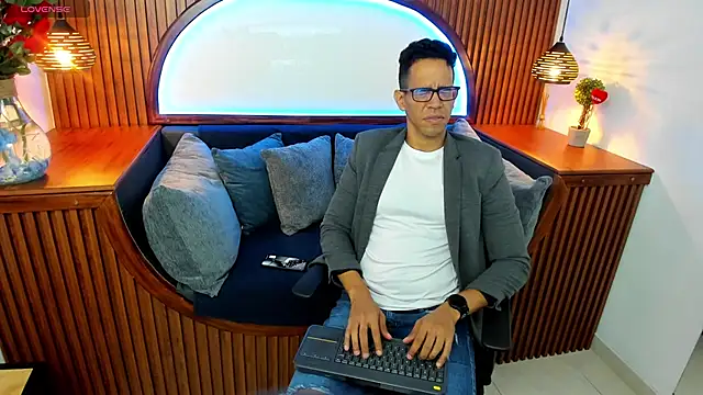 JacobDraven online show from November 2025 04:23:01 AM