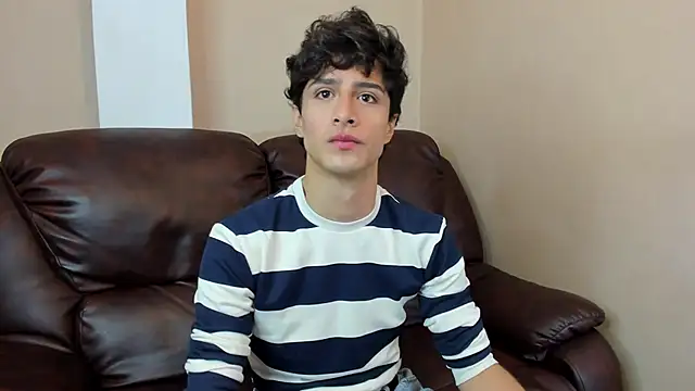 Xam Collen online show from December 2025 04:58:01 PM